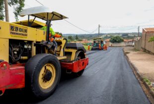 Trechos do Jardim Figueira recebem recapeamento