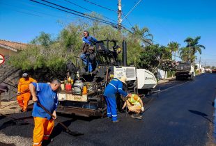 Prefeitura faz recapeamento na Avenida 37 do Cidade Jardim