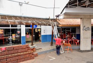 Prefeitura inicia reforma de varanda do Mercado Municipal