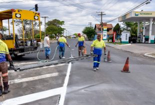 Prefeitura está finalizando obra na Av. Brasil e faz pintura de solo na Rua 3-A