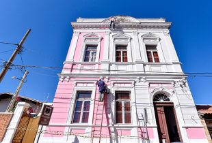 Prédio centenário do Gabinete de Leitura está passando por reforma
