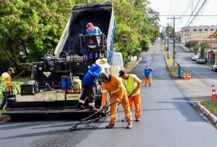 Prefeitura faz recapeamento nas avenidas 8 e 30 do Jardim São Paulo