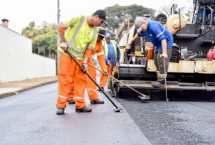 Prefeitura faz recapeamento na Avenida 35 do Cidade Jardim