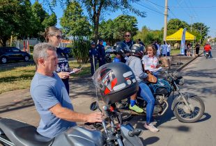 Rio Claro distribui antenas para proteger motociclistas