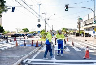 Prefeitura instala semáforo com prioridade para pedestres
