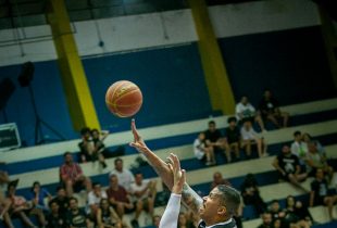 Paulistano e Corinthians fazem a final do Paulista de Basquete de quadra.