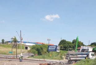 Obra da Eixo interdita trânsito na entrada da cidade