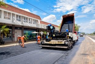 Ampliação da Rua João Polastri começa a ganhar asfalto