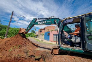 Prefeitura começa a implantar galerias para o asfaltamento do Nova Rio Claro