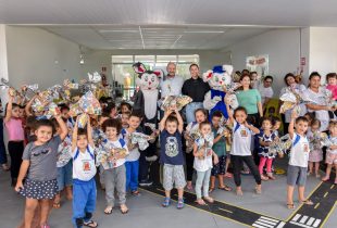 Fundo Social e Educação entregam ovos de Páscoa