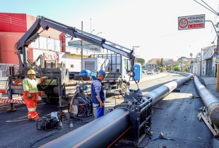 Obra na Visconde prossegue com mudança em trecho da rede de esgoto