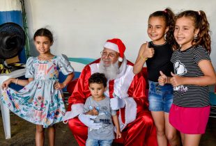 Festa de Natal reuniu 10.000 pessoas domingo no Lago Azul