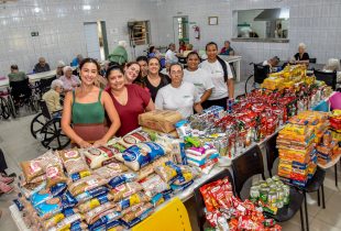 Fundo Social entrega meia tonelada de alimentos à hospedaria de Emaús