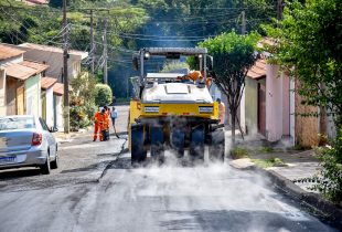 Prefeitura está recapeando ruas no bairro Benjamin de Castro
