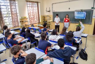 Alunos da escola Joaquim Ribeiro participam do programa Hub nas Escolas