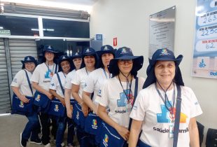 Agentes comunitários de saúde recebem novos itens de uniforme