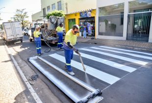 Prefeitura reforça pintura de solo em trechos do Parque Universitário
