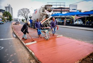 Prefeitura implanta ciclovia na Visconde com Rua 9