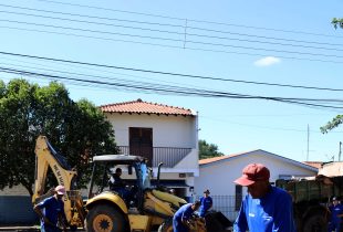 Prefeitura finaliza suavização de valeta na Avenida 52, Jd. Primavera