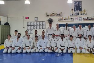 Alunos da prefeitura participam de exame de faixas pretas no judô