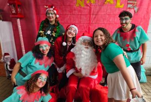 Papai Noel anima Natal no Caps Infantojuvenil