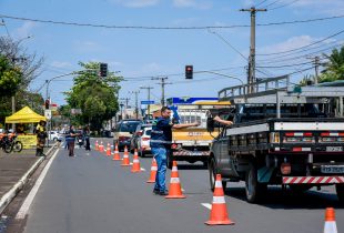 Campanha da prefeitura alerta sobre perigos das más condutas no trânsito
